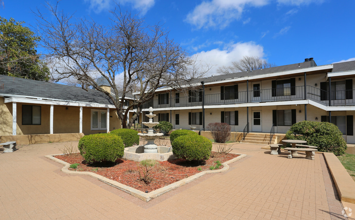 Primary Photo - College Hill Flats