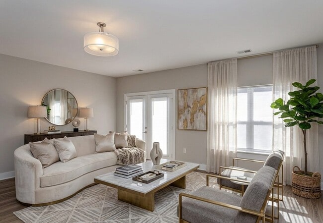 Building Photo - Heritage Square