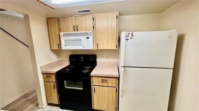 Building Photo - 13160 Kings Point Dr