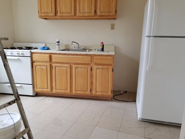 Building Photo - 964 E 14th St