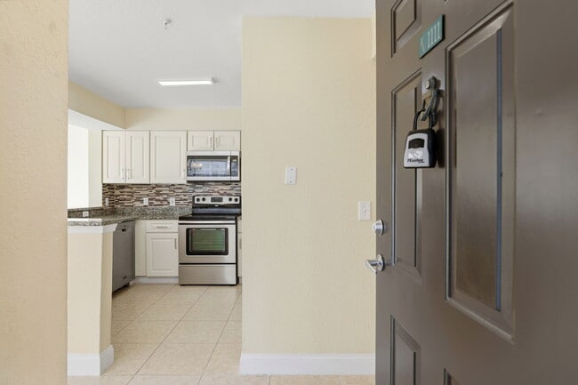 Foto del edificio - 13839 Fairway Island Dr