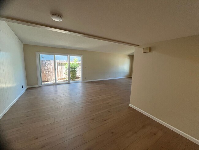 Building Photo - Cowell 4808-4810