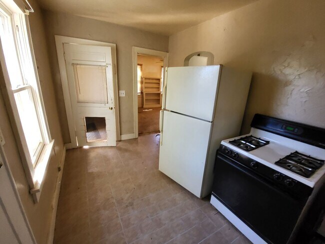 Building Photo - 1 bedroom 1 bathroom house in Edmond next ...
