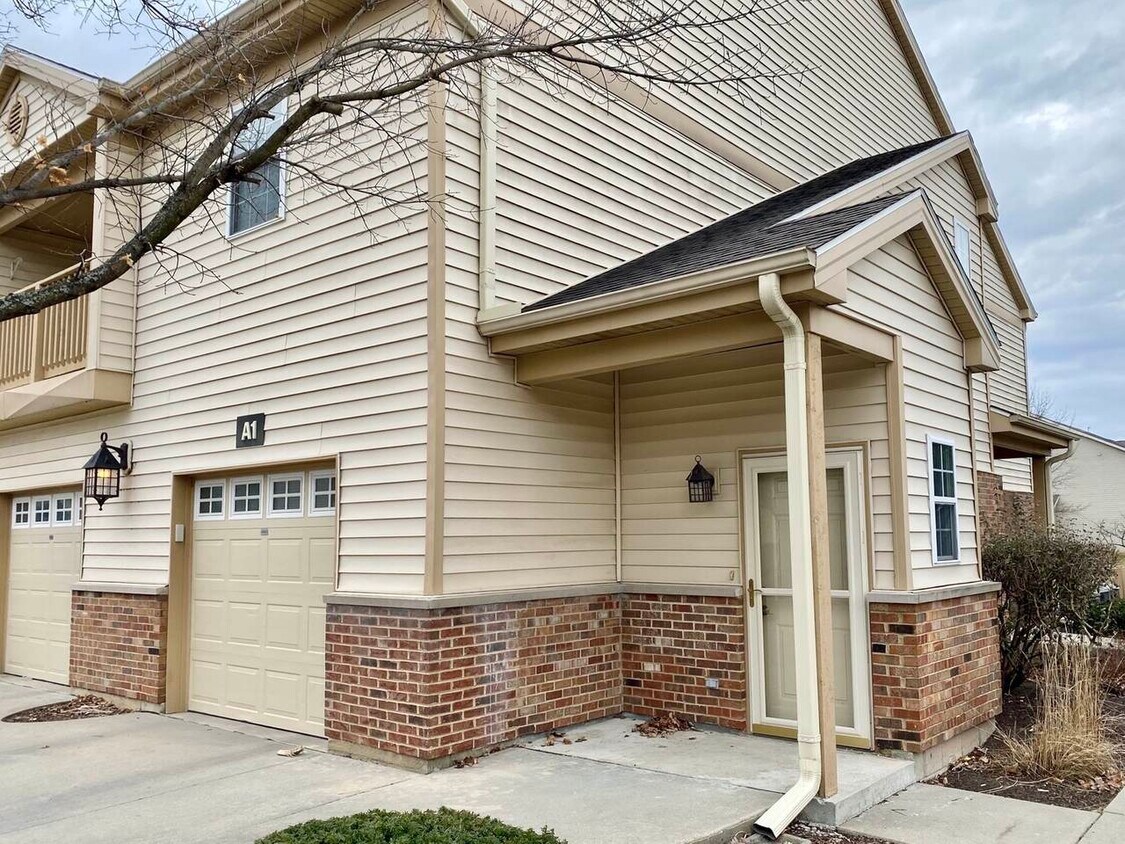 Primary Photo - 3842 Thornhill Cir