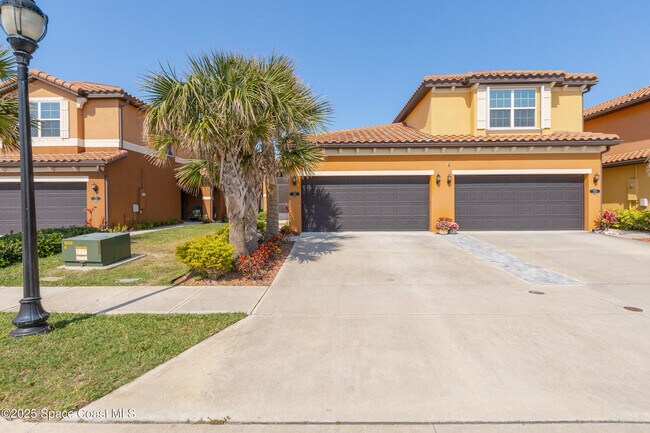 Building Photo - 724 Carlsbad Dr