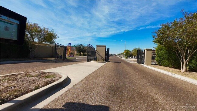 Building Photo - 24 Carlisle Ave