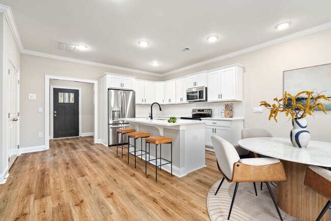 Foto del edificio - 1ST MONTH FREE!!