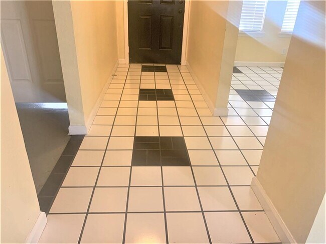 Building Photo - 805 Sabinas Ct