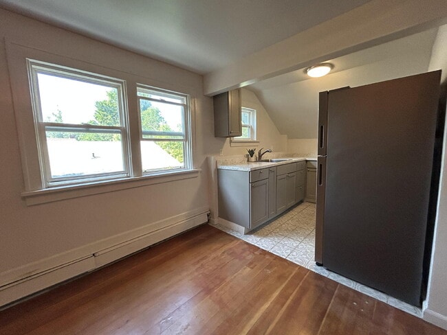 Building Photo - "Charming 2-Bedroom Haven in the Heart of ...