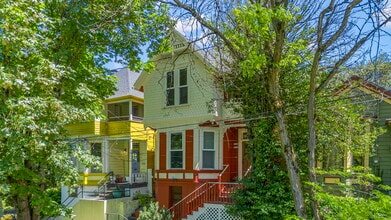 Building Photo - 3208 S Kelly Ave