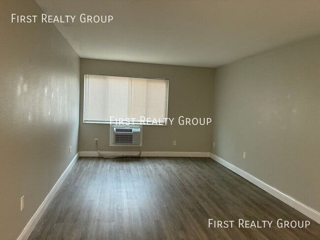 Building Photo - 5600 N Main St