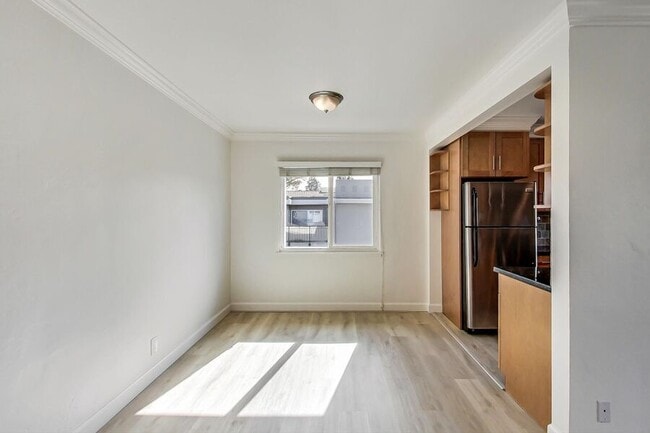 Building Photo - 1549 San Carlos Ave