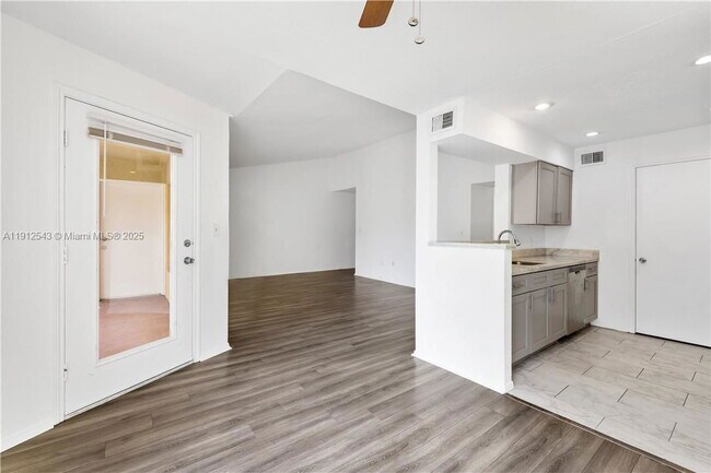 Foto del edificio - 2361 NW 33rd St