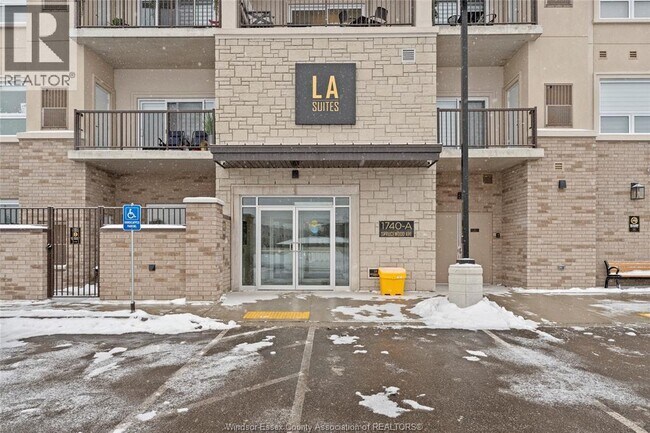 Photo du bâtiment - 1740 Sprucewood Ave