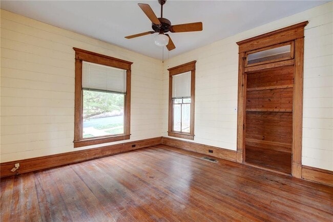 Building Photo - 1117 W 9th St