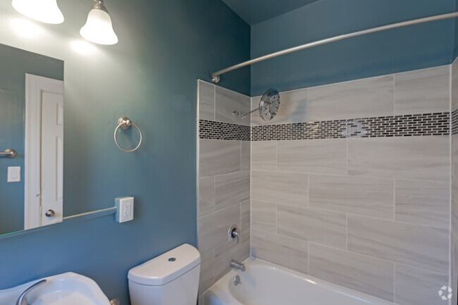 1HAB,1BA-Bathroom - Brookmore Apartments