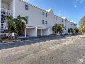 Building Photo - 3607 E Bay Dr