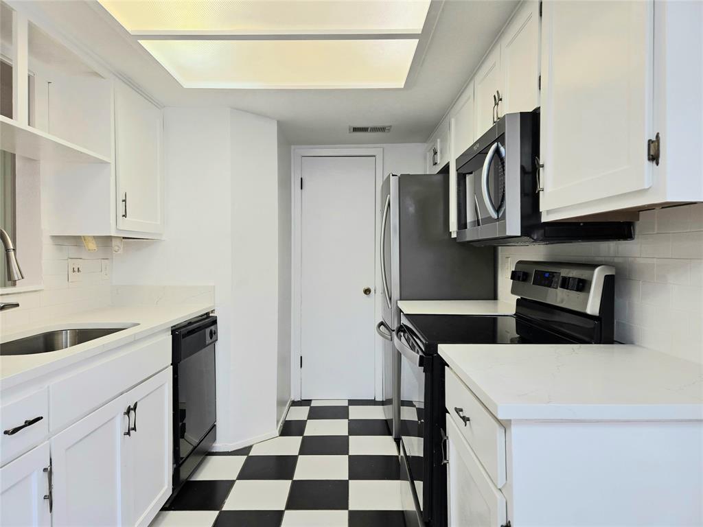 Primary Photo - 2906 West Ave