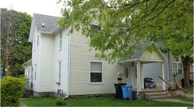 Primary Photo - 420 W Maple St