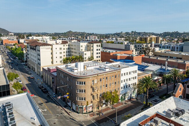 Foto del edificio - 202 E Wilson Ave