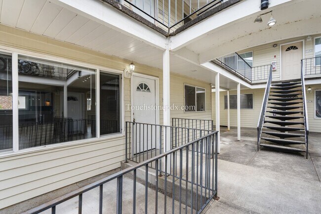 Foto del edificio - Updated 2 BD | 1 BA in King Arthur Court A...