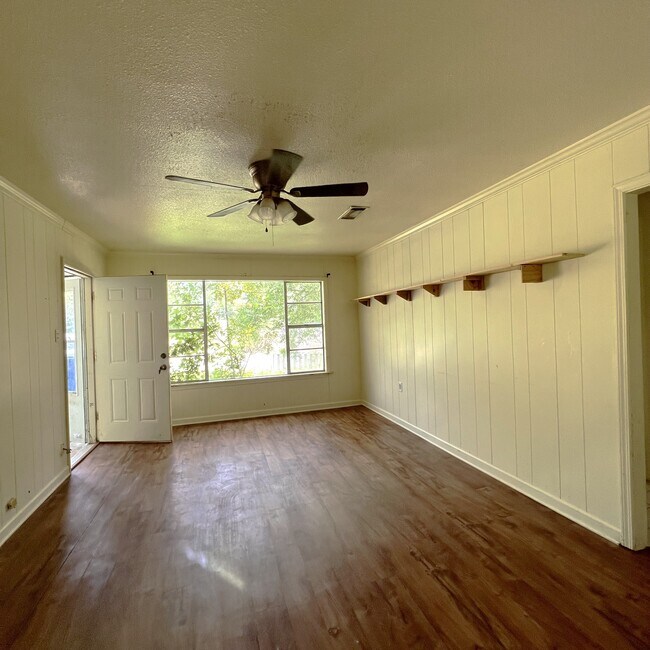 Foto del edificio - 1128 Westwood Dr