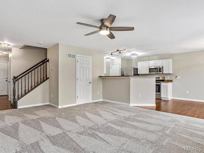 Foto del edificio - 863 Harbor Woods Dr