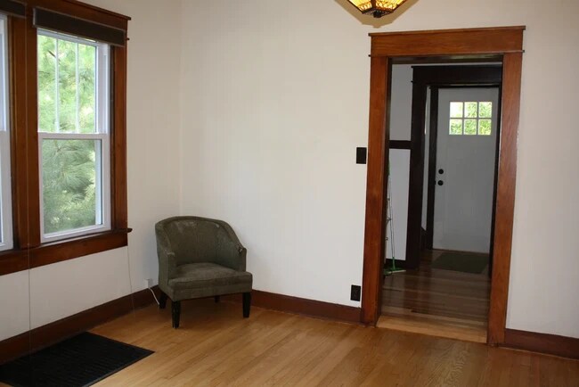 Building Photo - 112 E Cottage Grove Ave