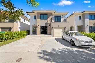 Building Photo - 206 NW 11th Ct