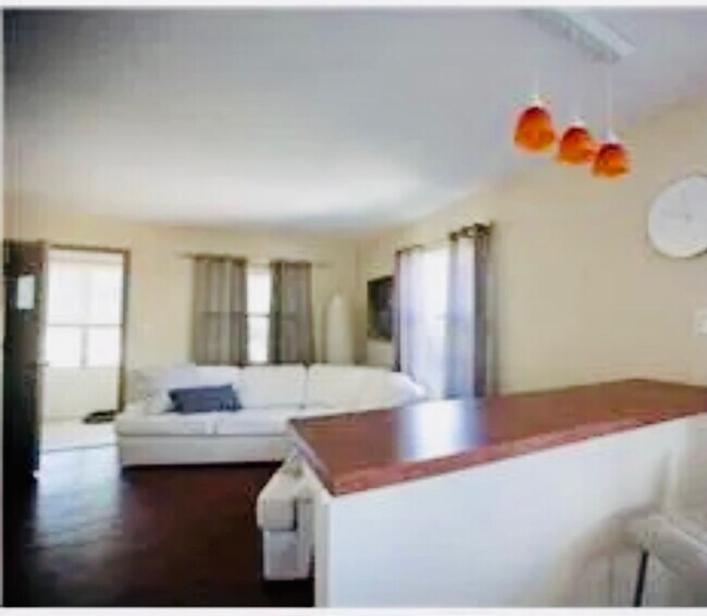 Foto del edificio - 2175 Goldenrod St