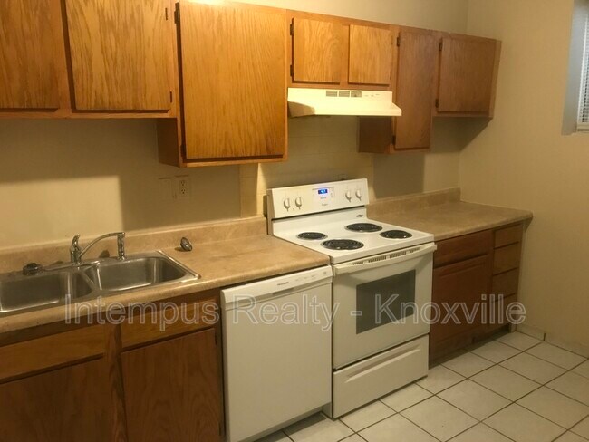Foto del edificio - 5611 Lon Roberts Dr