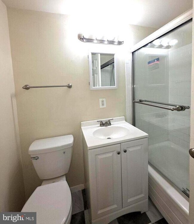 Foto del edificio - 7320 Donnell Pl