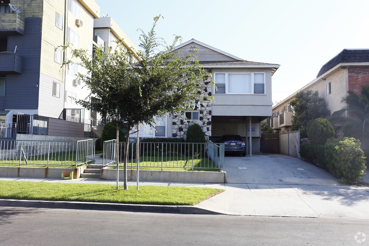 Foto del edificio - 3454 Jasmine Avenue