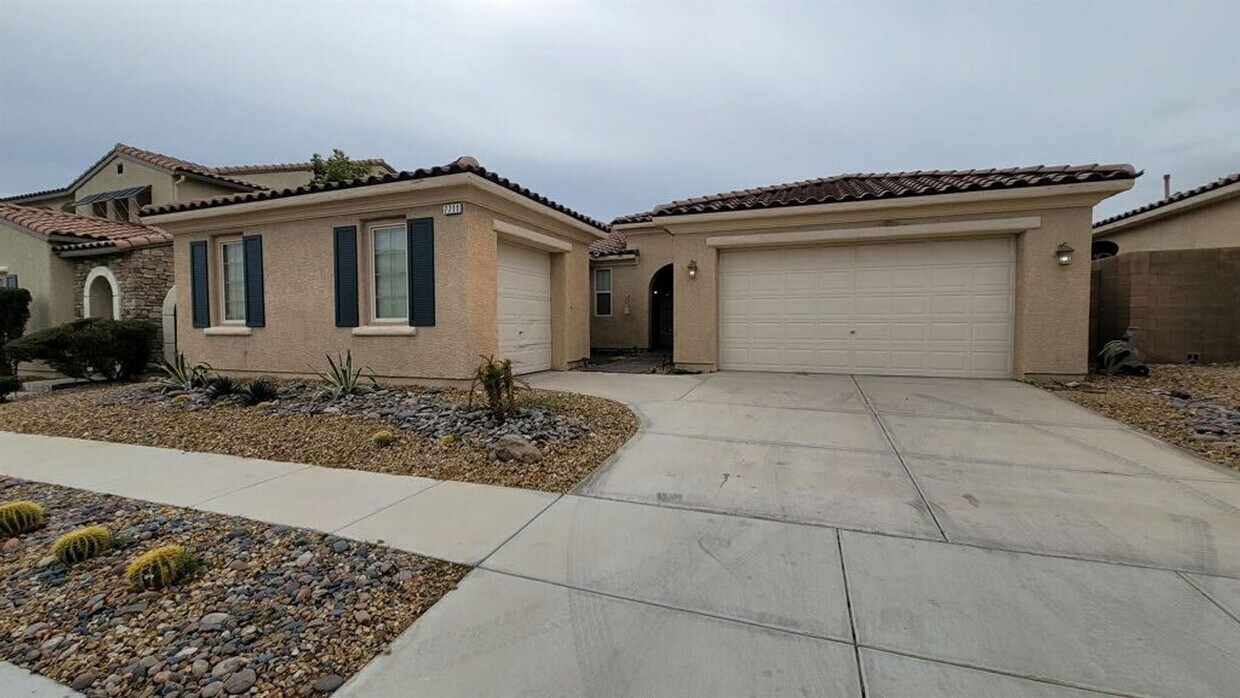 Foto principal - 3 br, 2 bath House - 7711 Comanche Canyon Ave