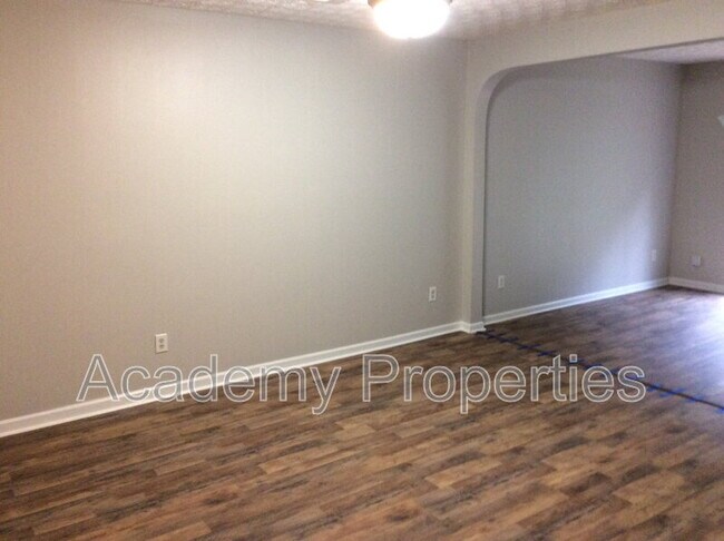 Building Photo - 735 Magnolia Gardens Walk