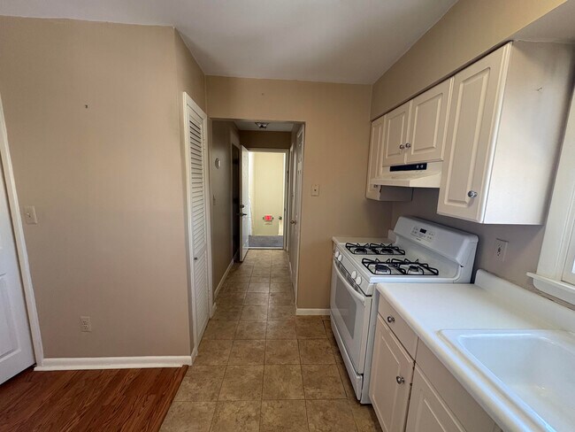 Building Photo - 89 Center Ave