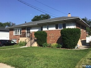 Building Photo - 1104 Glen Rd