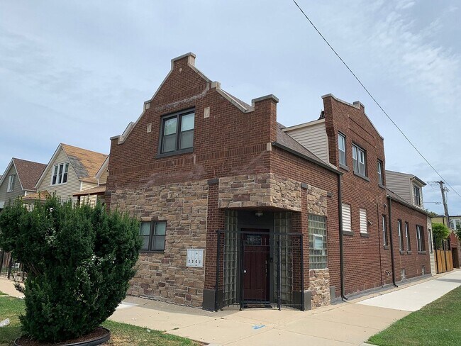 Building Photo - 2301 N Lockwood Ave