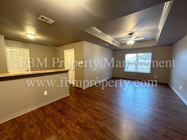 Foto del edificio - 1510 Drexel Drive - Charming 3 Bedroom, 2 Bathroom Brick Duplex in Waxahachie, TX!