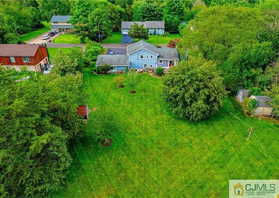 Primary Photo - 17 Orris Ave