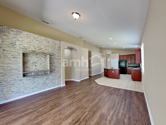 Foto del edificio - 1714 Cedar Lake Dr