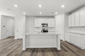 Building Photo - 298 Forest W St