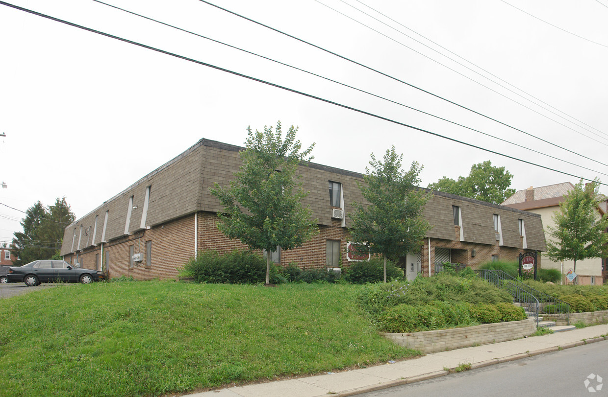 Primary Photo - Summit Place