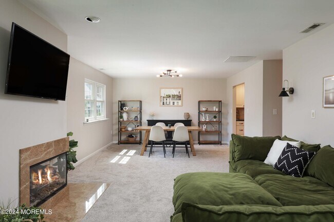 Building Photo - 102 Racquet Rd