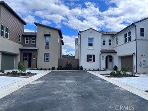 Building Photo - 4041 Pomelo Dr