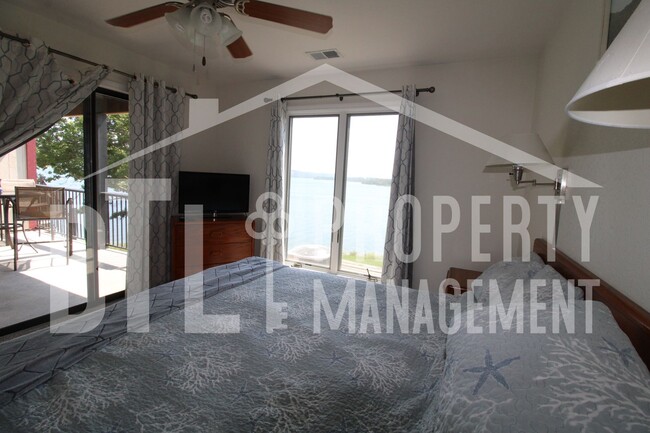 Foto del edificio - Fully Furnished 2 bedroom/2 bath Condo on ...