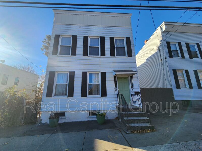 Foto principal - 128 Morton Ave