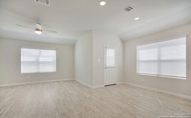 Foto del edificio - 5542 Black Walnut