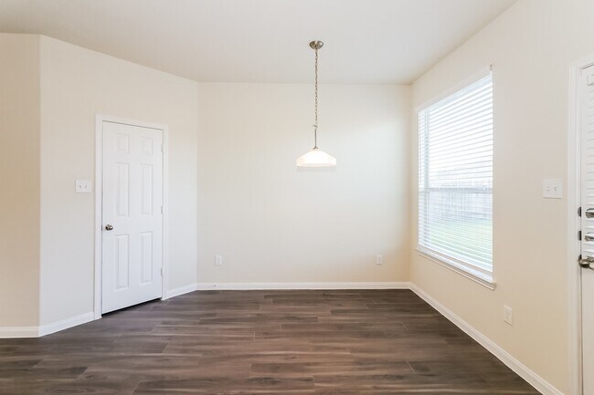 Building Photo - 1015 Cascadera Ct