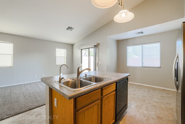 Building Photo - 3441 W Wayland Dr